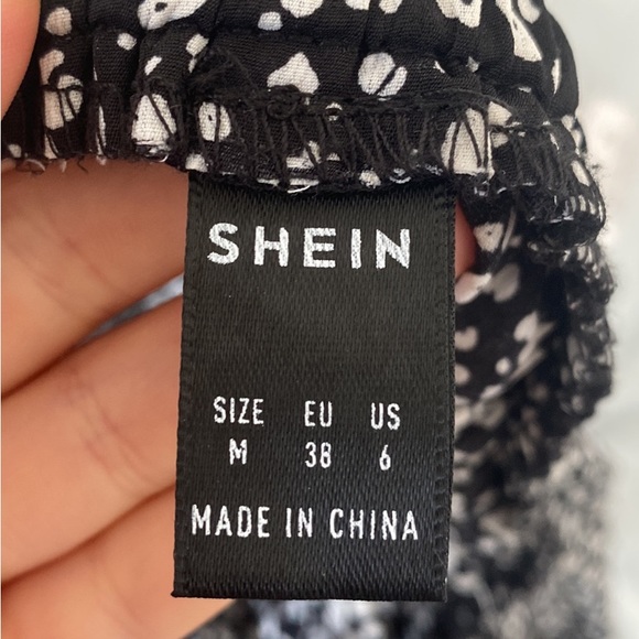 Black and white long skirt - Picture 4 of 4